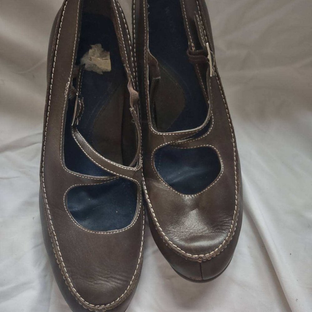 Brown high heel shoes